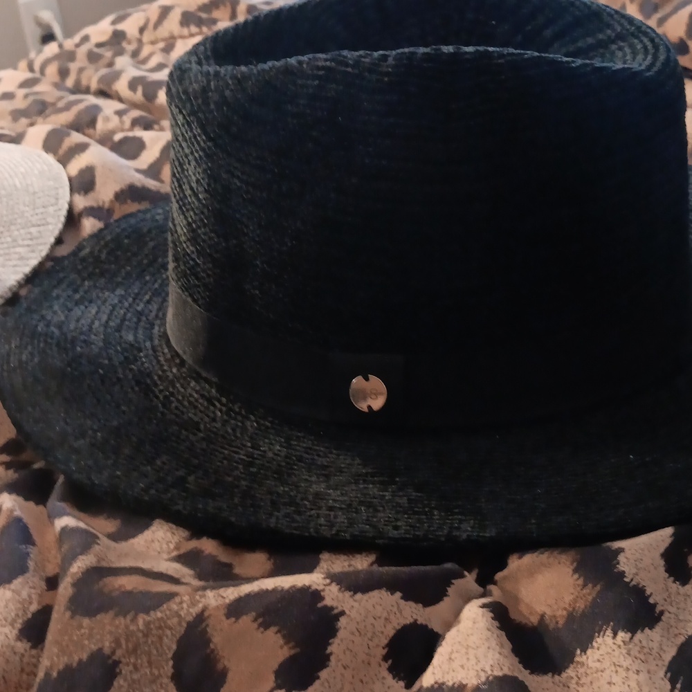 Hat - Picture 6 of 7